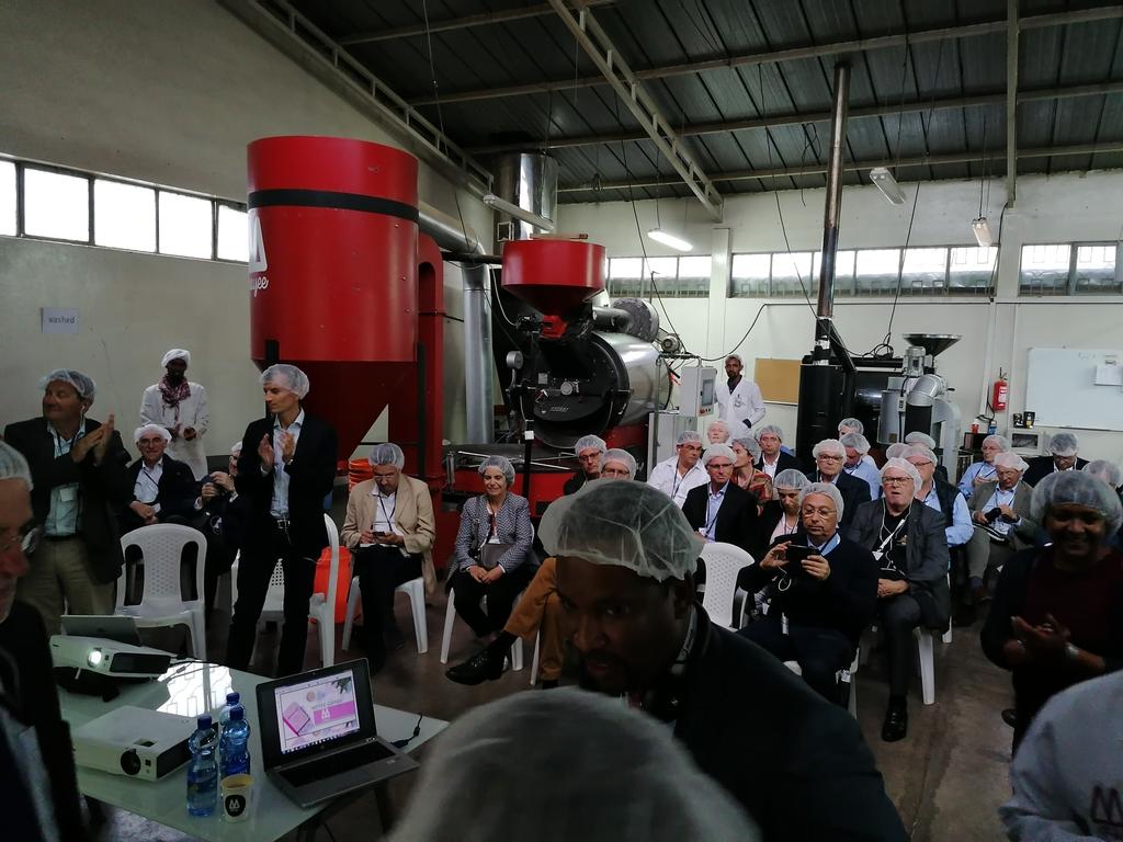 moyeecoffee_et's tweet photo. Club Demeter from France, consisting of 42 business people, came to visit Ethiopia and explore the investment opportunities. They met with President Sahle-Work Zewde of Ethiopia to discuss further. In that regard,they visited our facility on Sept 18th to explore the coffee sector https://t.co/wRIiL8A9CT