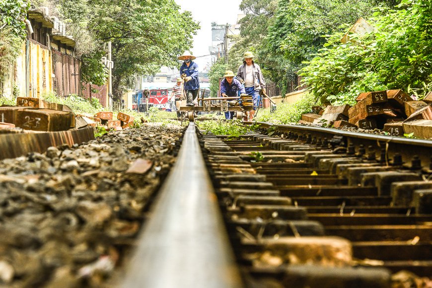 GuideHanoi's tweet photo. Hanoi Train Street https://t.co/z9sCteVJUs