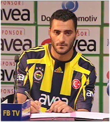 FootballTurks's tweet photo. Spanish striker Daniel "Dani" González Güiza made a name for himself at the age of 27, being crowned La Liga top scorer with Mallorca and signed with Fenerbahçe in 2008. It is paid 14 million € to Mallorca by Fenerbahçe for the transfer. https://t.co/CW2Si2Egw9
