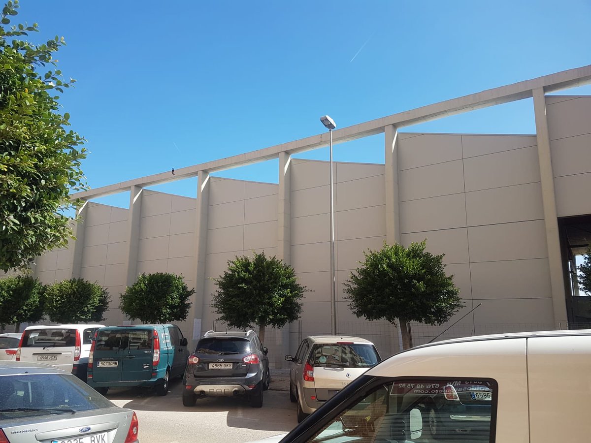 El antes y el después. Sustitución de placas deterioradas por el paso del tiempo por nuestra marca @FunderMax para que duren toda la vida. Notáis la diferencia?