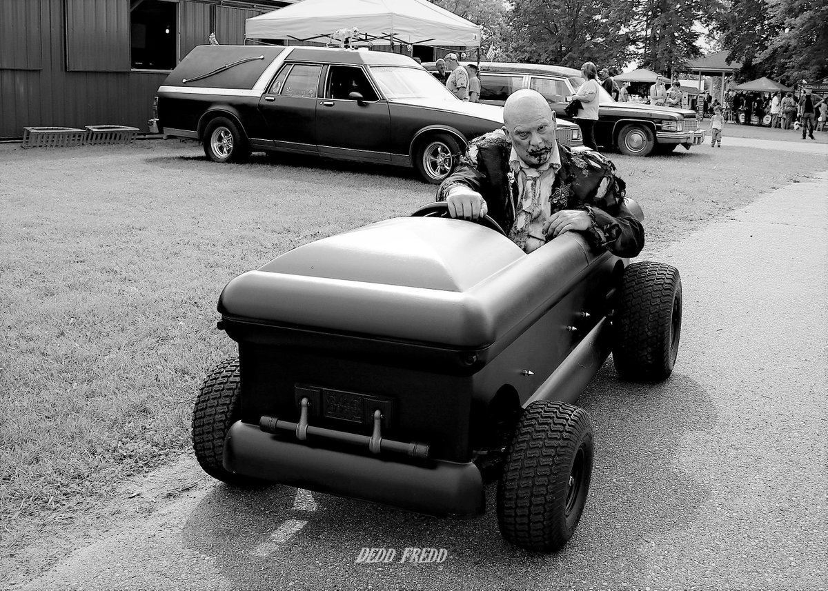 DeddFredd's tweet image. Cruisin' the grounds in the ghoul cart at Hearsefest 2019, Fowlerville Mi.

#deddfredd #hearsefest2019 #justhearsenaround
