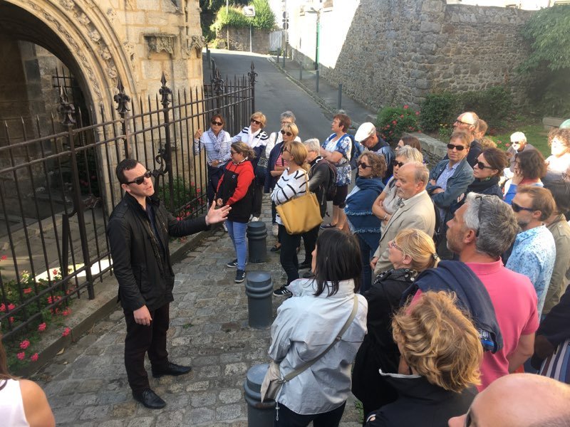 Quel plaisir de faire découvrir les richesses patrimoniales de #SaintBrieuc. Le public était au rendez-vous, hier, pour la visite du Clos-Gloria, récemment acquis par la @VilledeStBrieuc. #JEP2019