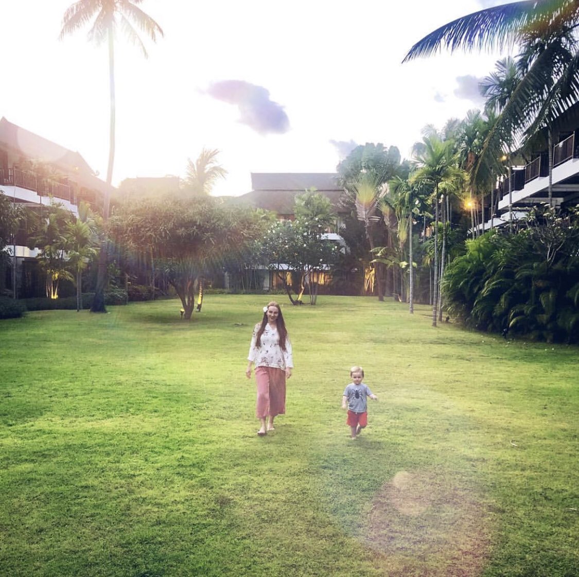 AmariKohSamui's tweet photo. It is not what we have in life, but who we have in life that matters 👨‍👩‍👧

Tag your loved ones!

📸: @dongo.marina 

#Amari #AmariKohSamui #Thailand #hotel #beautifulhotels #island #KohSamui https://t.co/1pMHsXsMbi