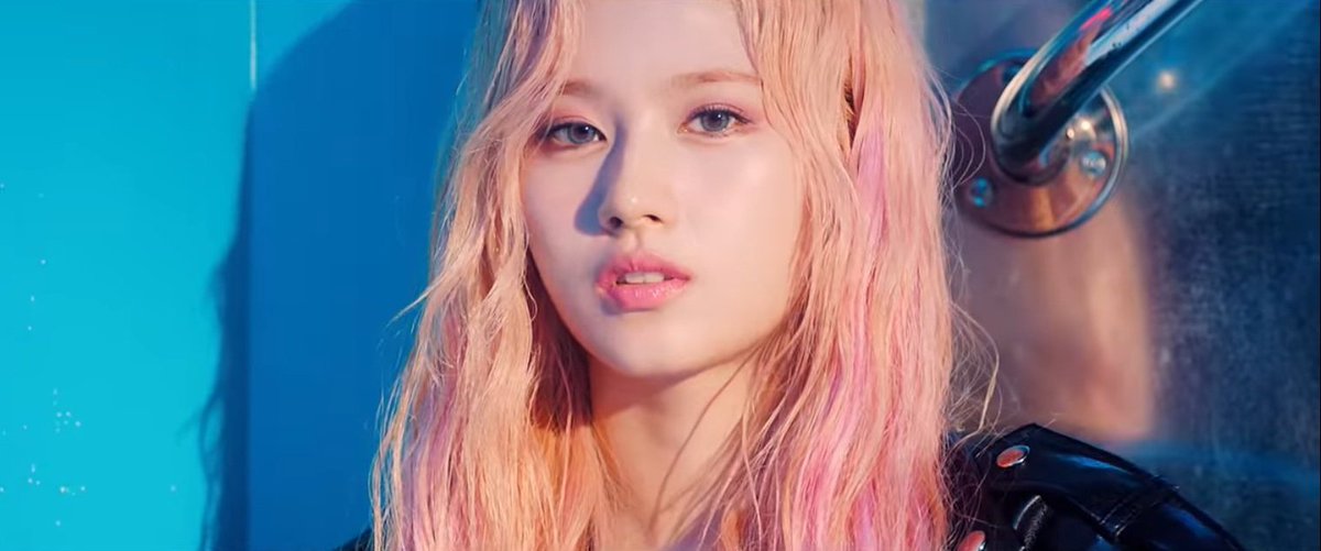 You won t get me twice. Momo twice 2022. Джихё twice i can't stop me. Мина твайс. Momo twice.