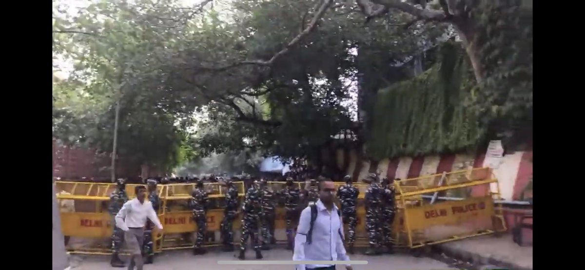 CAclubindia's tweet photo. Snapshots from protest at ICAI HQ in Delhi today 

#dearicaipleasechange https://t.co/BeL1E1j19N