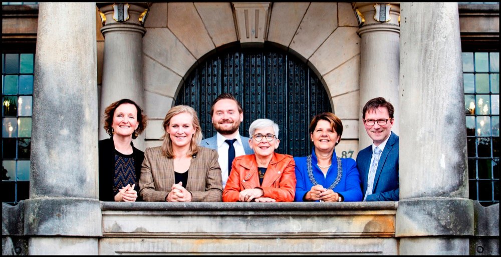 GemeenteDelft's tweet photo. Begroting 2020: scherpe keuzes voor nu en de toekomst. ✍Het college heeft de begroting aangeboden aan de raad ter besluitvorming. Meer info: https://t.co/RwRPiaq7Jn https://t.co/Gzr6XP6795