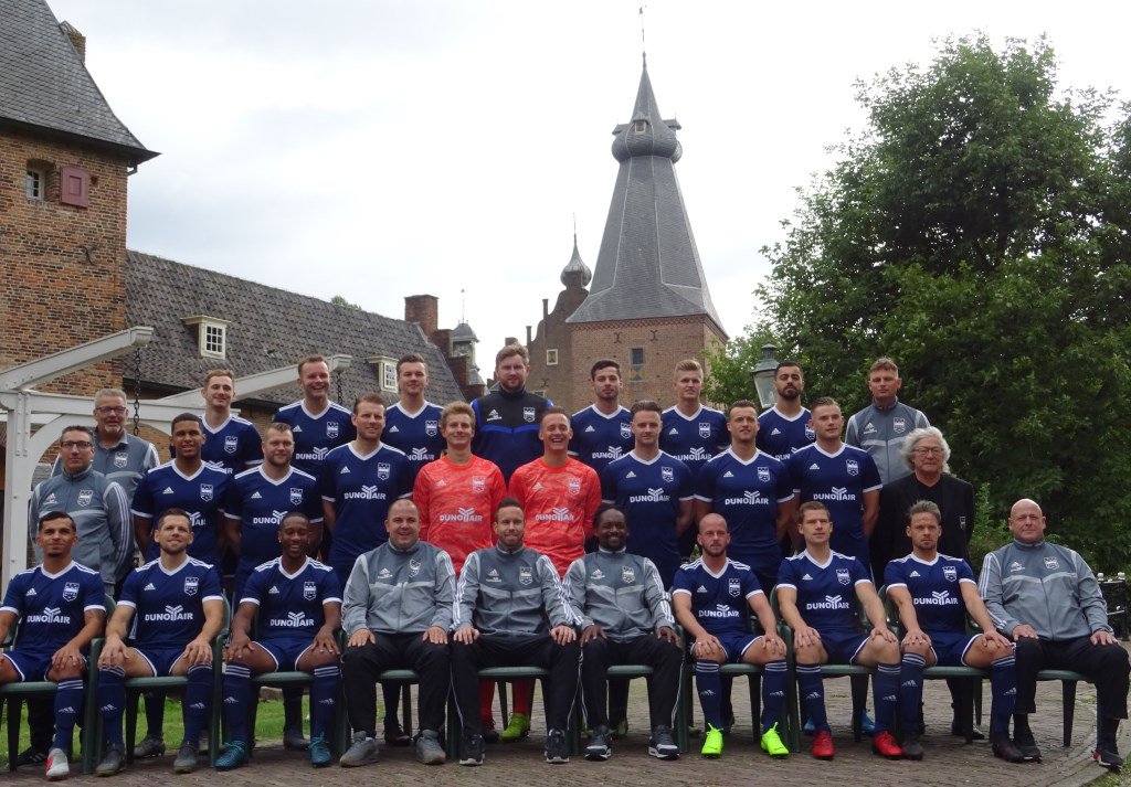 Duno traint voor bekerduel ook in Oosterbeek DOORWERTH In de aanloop naar de bekerwedstrijd van woensdag tegen HV &amp; CV Quick zal Duno maandagavond ook op het kunstgrasveld van Sportpark De Bilderberg in Oosterbeek... twib.in/l/kgRo4y8ogb8a