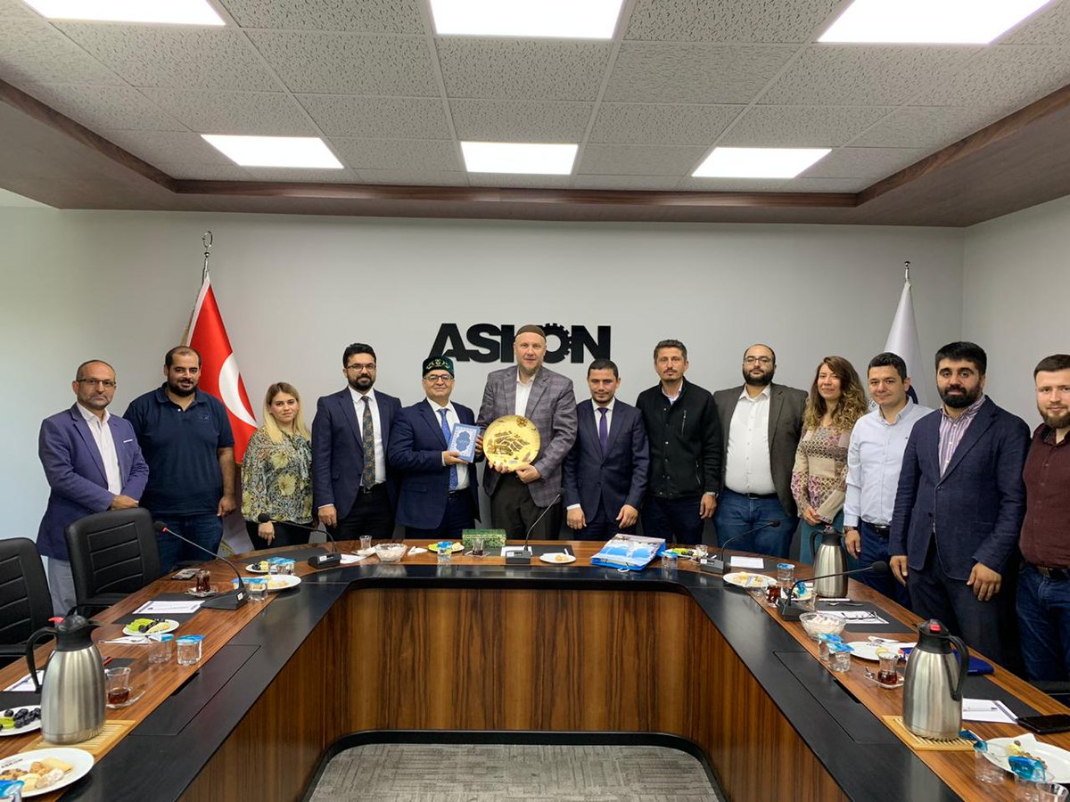 Tataristan Özerk Cumhuriyeti Tatar Müslüman İş Adamları Başkanı Sn. Aydar Şagimardomav'u Genel Merkezimizde ağırladık. Toplantı sonrası Genel Başkan Yrd. Sn. Mehmet Bilici Sn. Şagimardomav'a günün anısına takdimde bulundu.
@bilici97884626