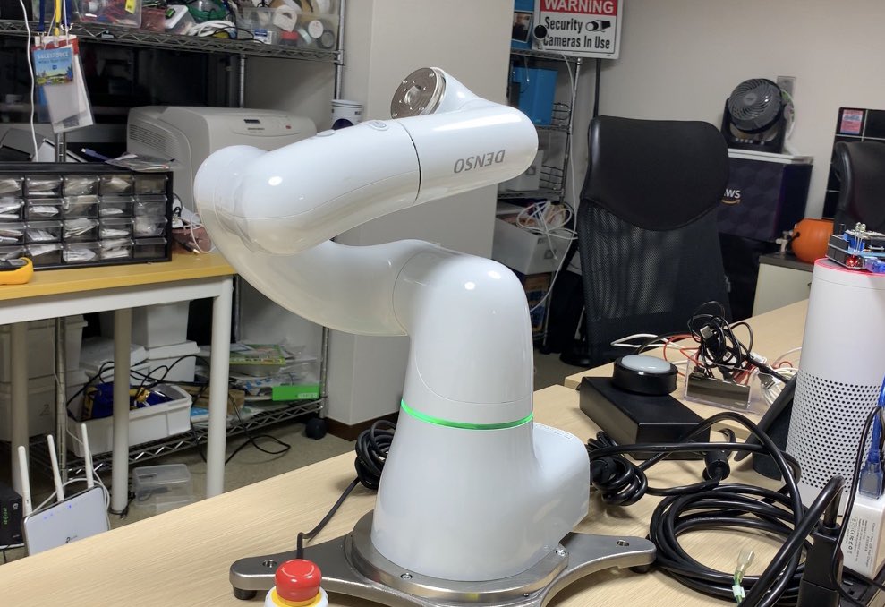 SteveKasuya2's tweet image. なんと、品川ハッカースペースにデンソーの人協働ロボットCOBOTTAがやって来ました❗️😁 Amazonで200万円ぐらいで買えます✌🏻  amzn.to/2mnYXyG #iotlab #品川ハッカースペース  #COBOTTA