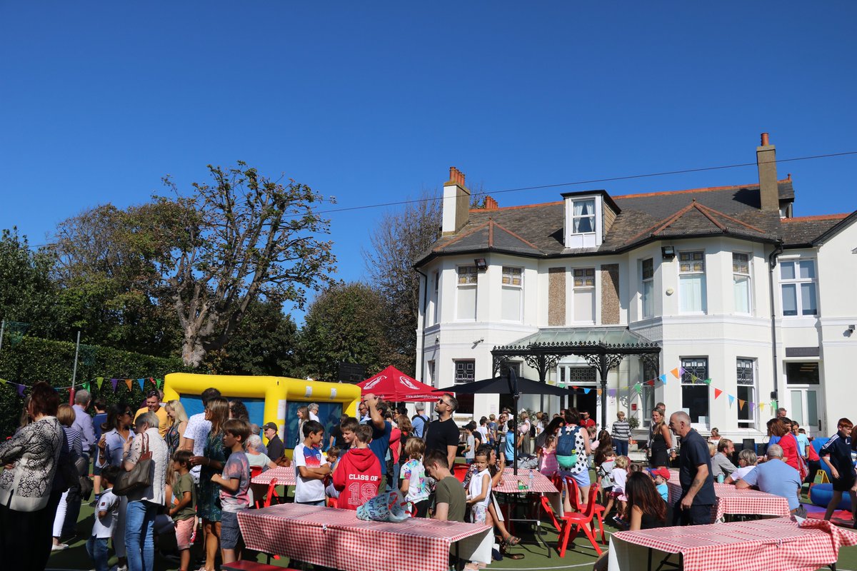 stchrishove's tweet photo. We had a fantastic sun-tastic #AutumnFair on Saturday, raising money for the #Brighton #Hove #Charity #FunInAction. Thanks to all @StCS_PA  who made this event possible, more pictures will be in this week's Newsletter. Thanks to the local businesses who donated auction prizes. https://t.co/xAwlbRqQY7