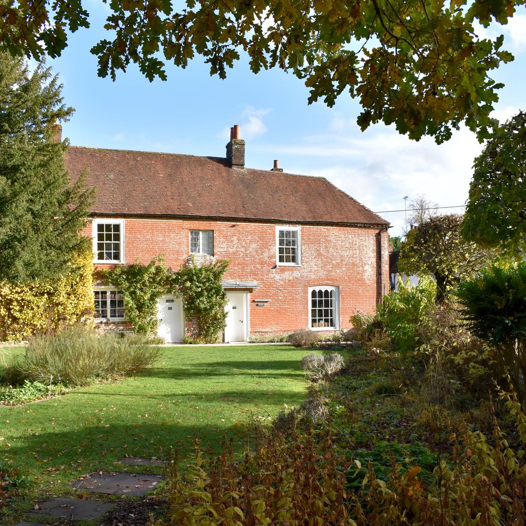 ‘Her pleasure in the walk must arise from the exercise and the day, from the view of the last smiles of the year upon the tawny leaves and withered hedges’ - Jane Austen (Persuasion) #AutumnEquinox