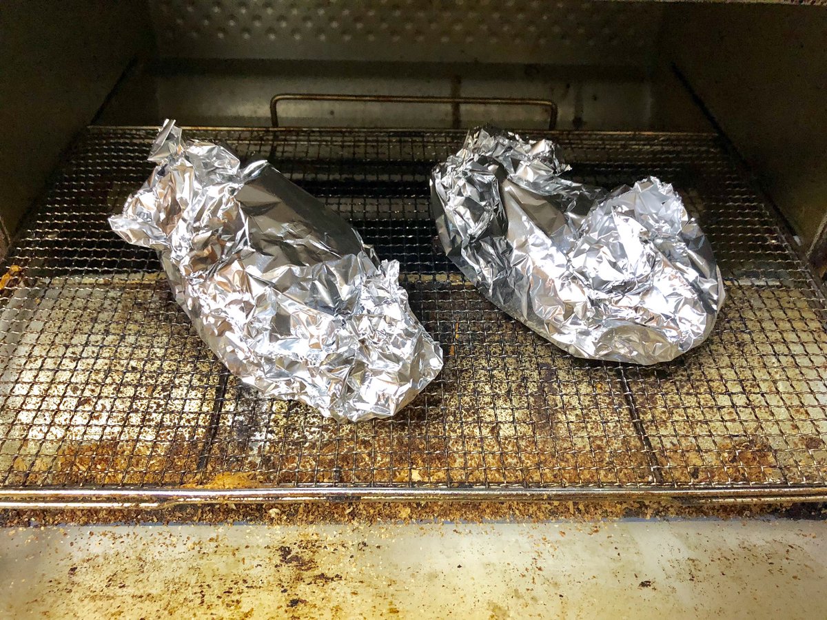 巨四郎 特殊陶芸家 ガラダ堂代表 マンガ肉普及協会のマンガ肉レシピ 焼き目が全体についたらアルミホイルに包む オーブントースターで10分くらい焼く アルミホイルを開いてチーズ マヨ ケチャップ バーベキューソースをかける オーブン 巨四郎 特殊陶芸家 ガラダ堂代表 マンガ肉普及協会のマンガ肉レシピ 焼き目が全体についたらアルミホイルに包む オーブントースターで10分くらい焼く アルミホイルを開いてチーズ マヨ ケチャップ バーベキューソースをかける オーブン