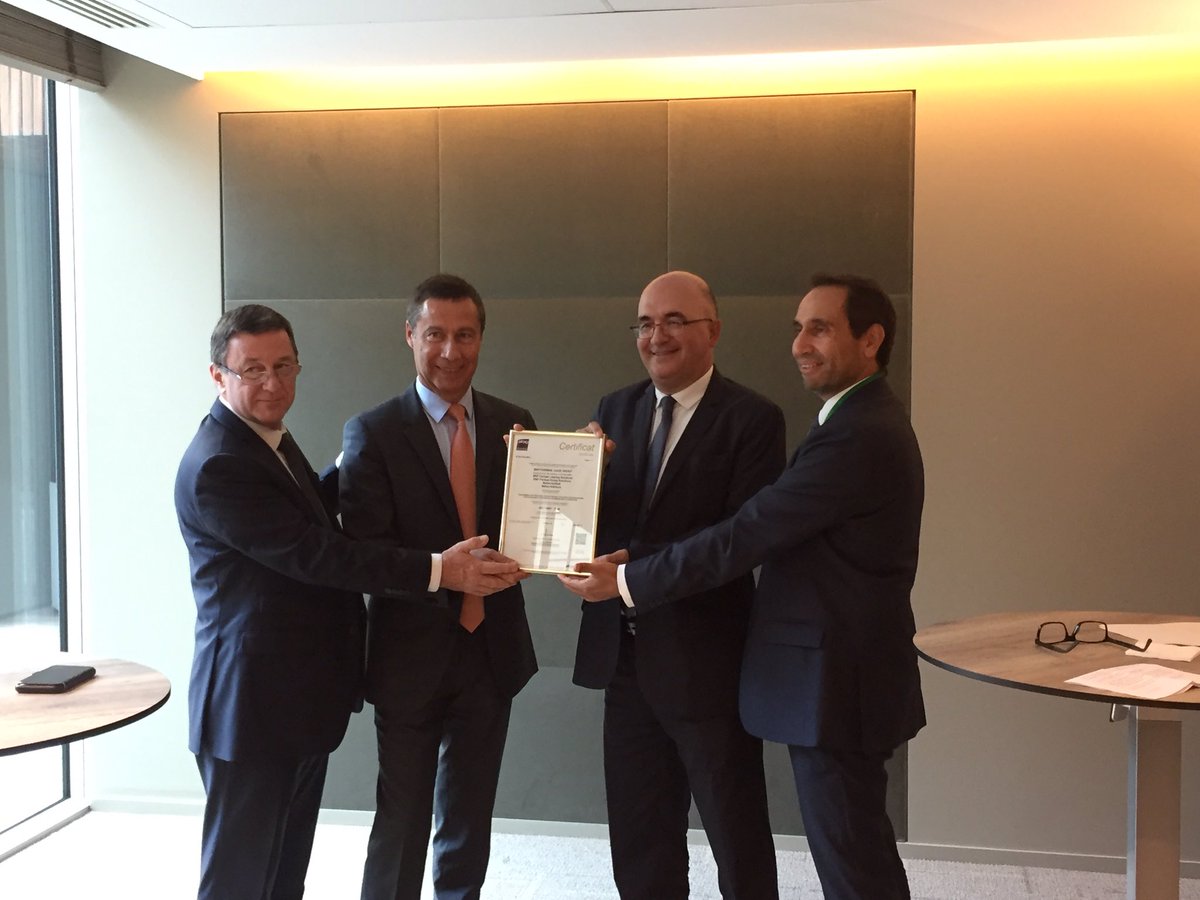 BNPPLeasingFR's tweet photo. Remise officielle ce jour de notre certification ISO 14001. Une distinction qui confirme la pertinence de notre système de management environnemental. https://t.co/mH3ObaUBW9
