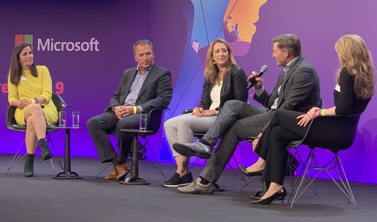 „Lasst uns die Freiräume, die uns Technologie und gesellschaftlicher Wandel bringen, für mehr Kreativität und Innovation nutzen.“

Appell von @Katha_Pe auf dem #NewWork Panel der #FutureWork19