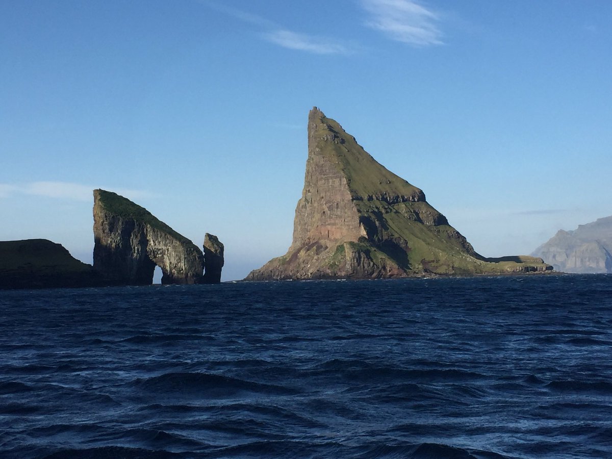 IcelandTravlr's tweet image. Big geography moment  for me in the Faroes this morning. The water was calm enough to go through arch too. #geographyrocks #faroesgeology #visitfaroes #lamdscape #natirephotography