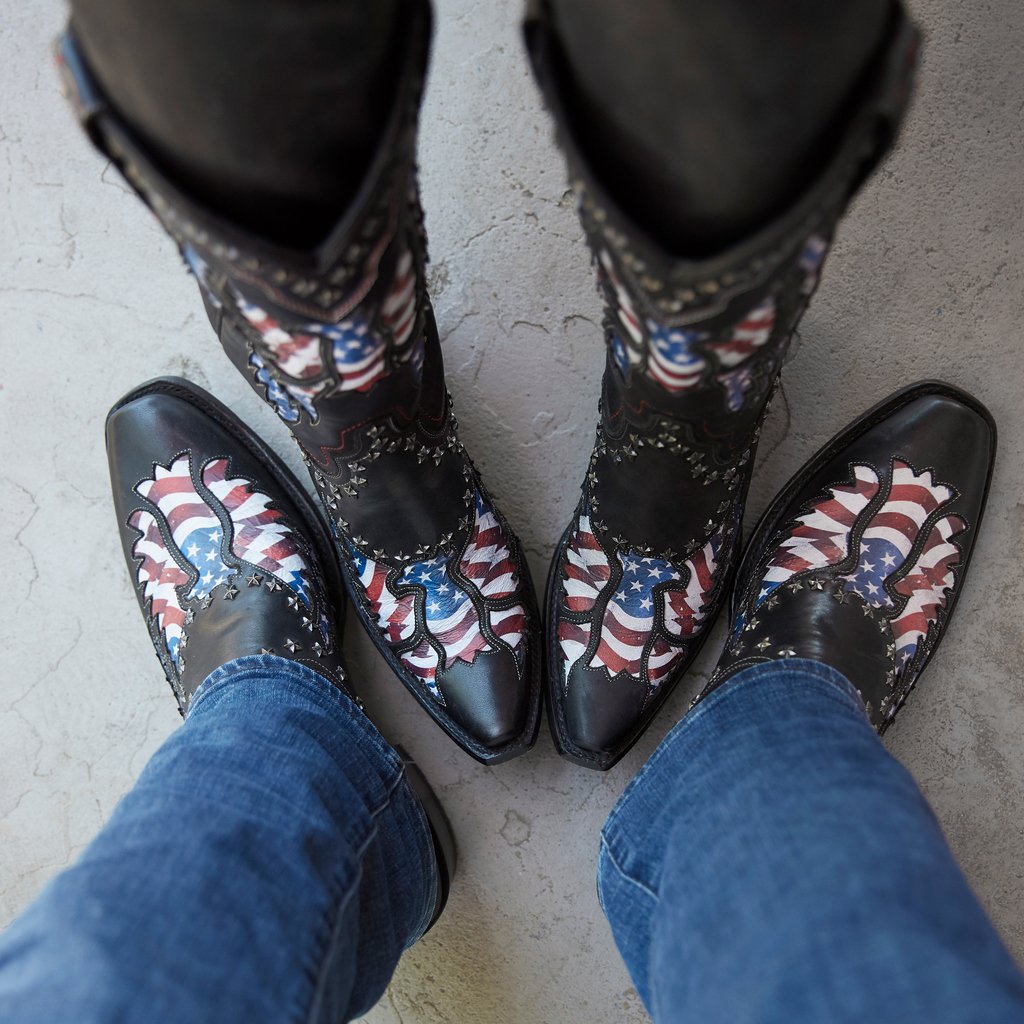 LaneBoots's tweet photo. The perfect pair! 😍
.
.
.
#laneboots #oldglory #flag#getyourlanefix #bootseason #alltheboots #boots #handcrafted #western #ryanweaver https://t.co/bRojsepTnS