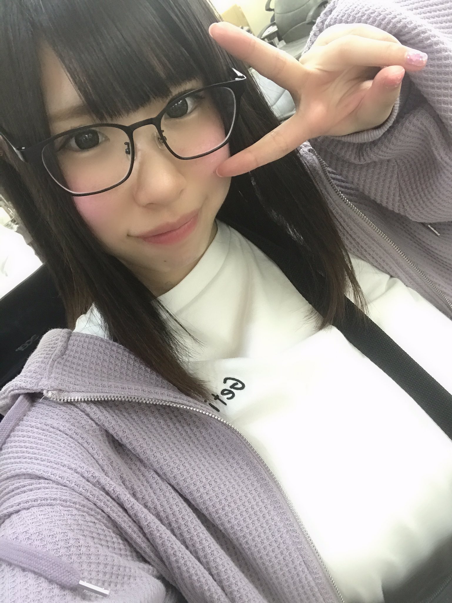 千早 てぃん活待ち 49 古小路亜美さん Amimajanaccount 岡山生まれでお酒好きだと言う情報を聞いて 例のお酒を持って駆けつけたちっちゃ可愛い麻雀プロ 麻雀のツイートかお酒飲んでるツイートかradwimpsのがかなりの割合を占める 某有名アニメ