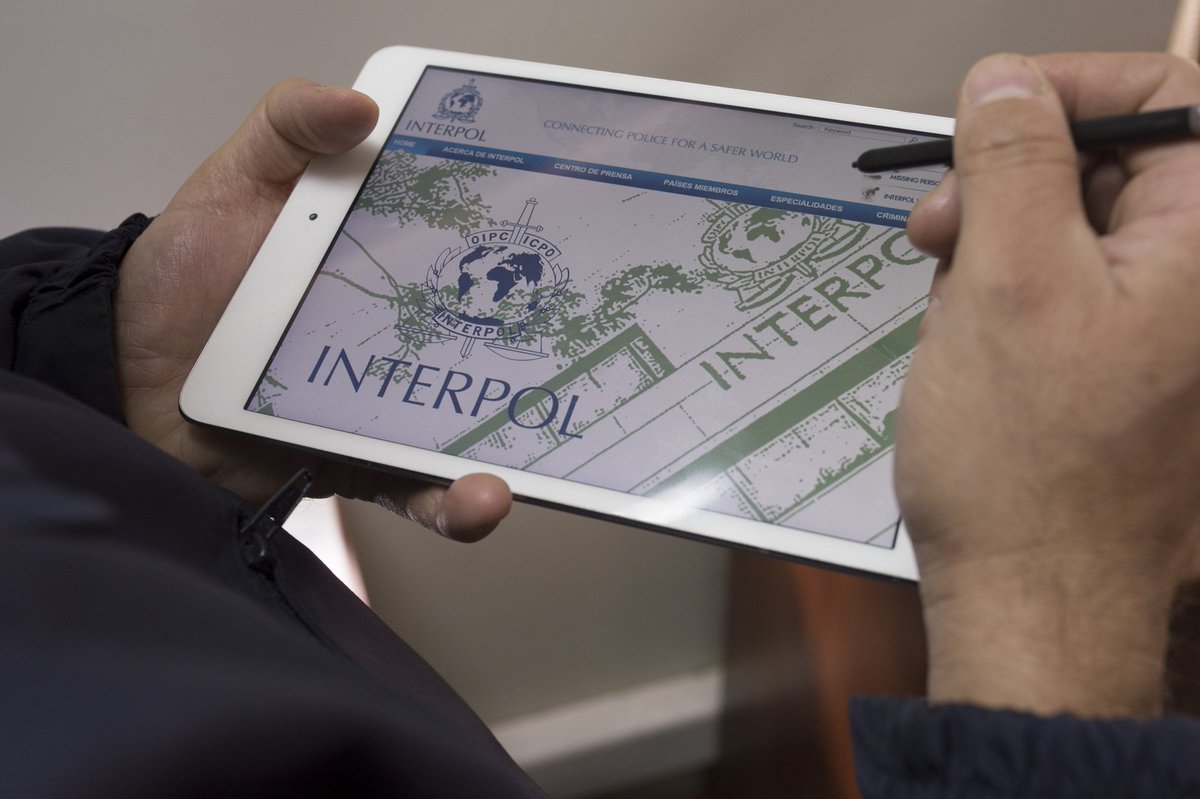 PDI_BIOBIO's tweet photo. "La función principal de #InterpolHQ es extender la persecución penal más allá de las fronteras de nuestro país", señaló a 
@T13, el subprefecto Ricardo Quiroz, jefe de la OCN Santiago👇🏼
#ChileSedeInterpol2019 https://t.co/xOhFWU68S4