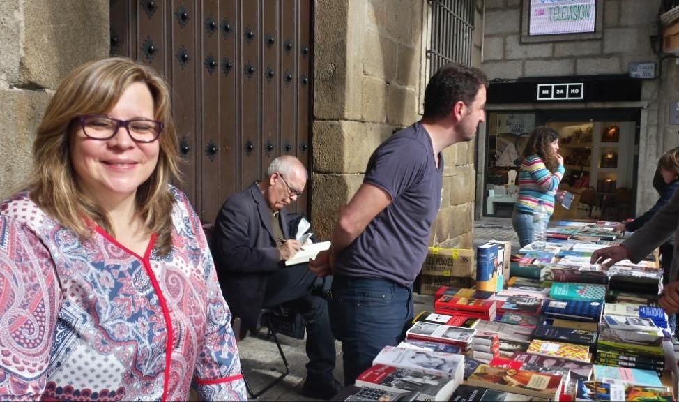 SPENDINextremad's tweet photo. La Puerta de Tannhäuser saca los libros a la plaza de Plasencia:
https://t.co/PdKLHQzNv4 https://t.co/Gh7r8KbDa6