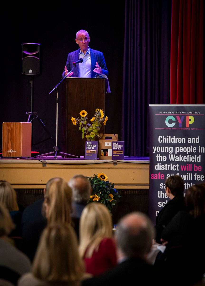 Elloise_B's tweet photo. Some wonderful photos of @Harr_Ferguson presenting a masterclass on Professional Curiosity at our Learning Academy Launch. "Great to know the variety of professional boundaries of engagement &amp; how children can be invovled".... 👀 @EsteRenton 😀 @MyWakefield https://t.co/jUZzxpCDUm