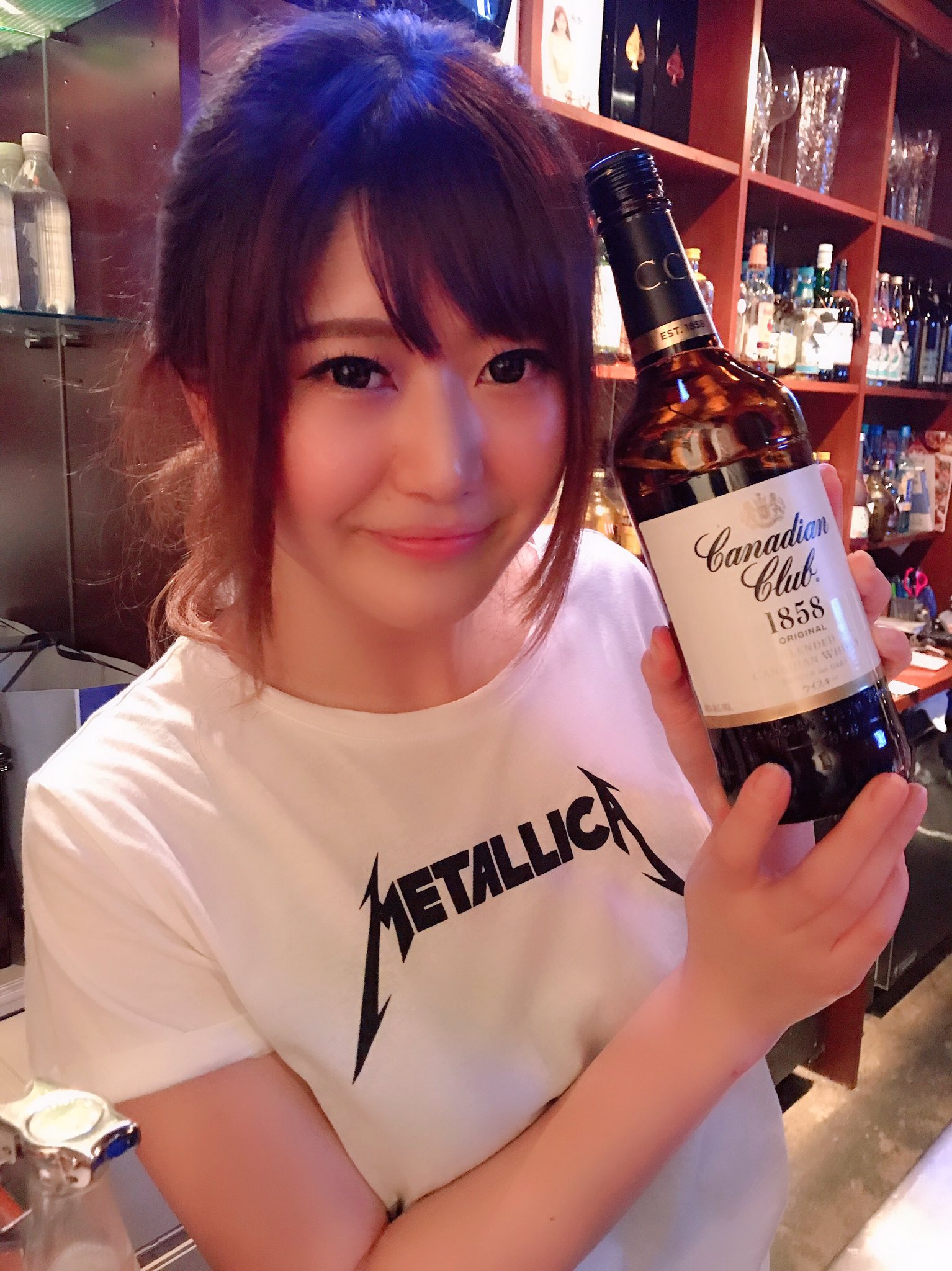 千早 てぃん活待ち 49 古小路亜美さん Amimajanaccount 岡山生まれでお酒好きだと言う情報を聞いて 例のお酒を持って駆けつけたちっちゃ可愛い麻雀プロ 麻雀のツイートかお酒飲んでるツイートかradwimpsのがかなりの割合を占める 某有名アニメ