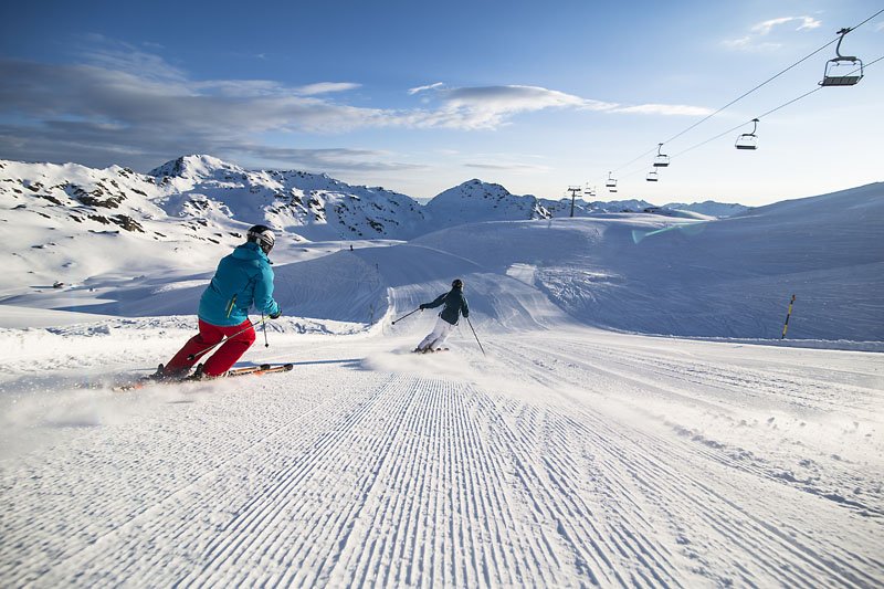 Sneeuw in de alpen, heerlijk begin van de week! #wintersport #ski #vacatures #cateredchalets #wittepoeder
