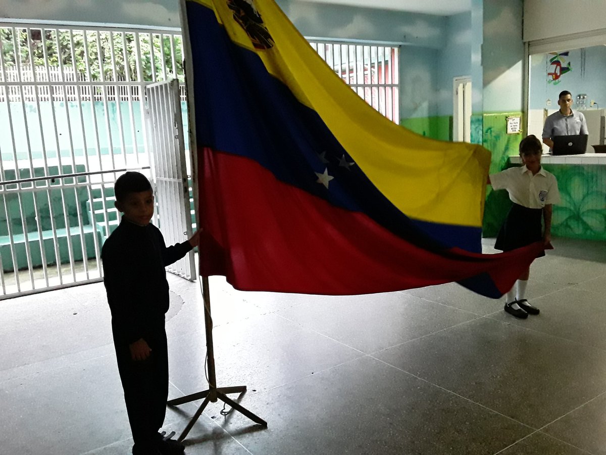 CRAjuanito's tweet photo. ¡Feliz inicio de año escolar 2019-2020 para todos nuestros chicos de la sede Juanito! @colegiojuan23 @sedejuanito https://t.co/ztfSloSJcf
