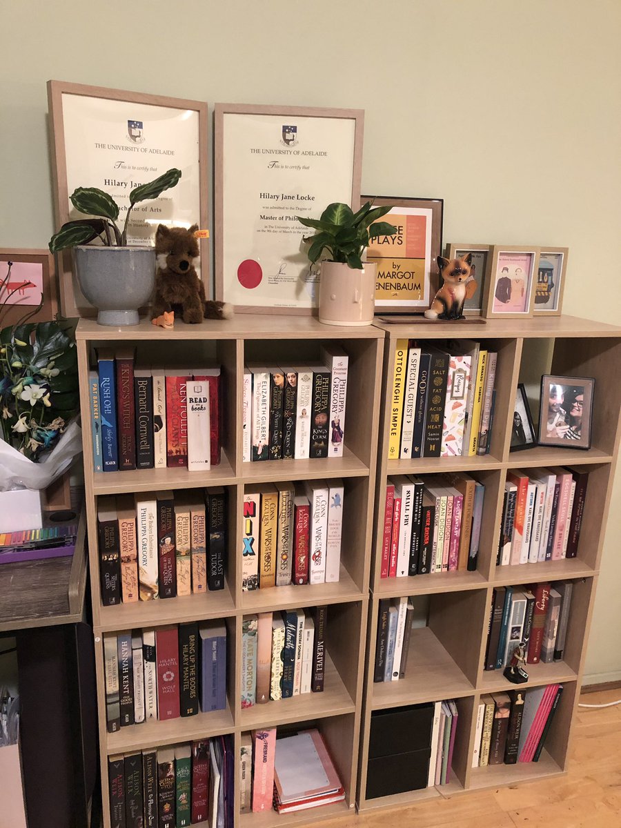 autumnalfox90's tweet photo. Spent the evening making this happen. My back maybe sore, but I looks great πΈπΈπΈ #flatpackqueen #bookshelves #yass https://t.co/obcDr5FSlI