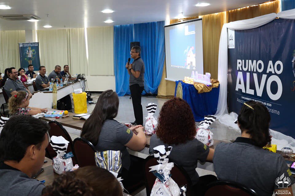 WiglifeSaraiva's tweet photo. Educação Adventista da AAmaR rumo aos 4.320 alunos em 2020. bênçãos!
#ame #AAmaR #UNoB @gilmarzahn https://t.co/WJPQIah7P4
