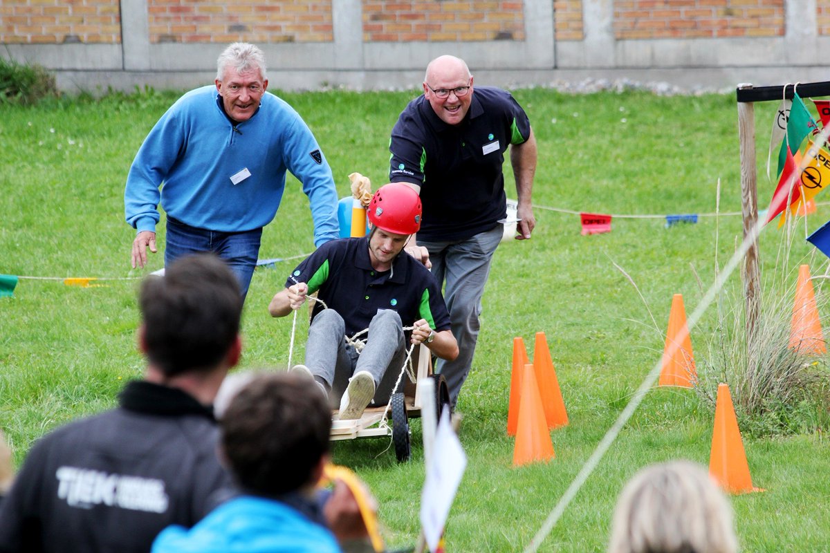 ForenedeService's tweet image. 130 entusiastiske medarbejdere fra @ForenedeService  samledes fredag og lørdag på tværs af jobfunktioner, faglighed og geografi til et seminar i Sorø, hvor samarbejde og teambuilding var i centrum. Se mere via linket. #dkbiz #servicebranchen 

facebook.com/pg/ForenedeSer…