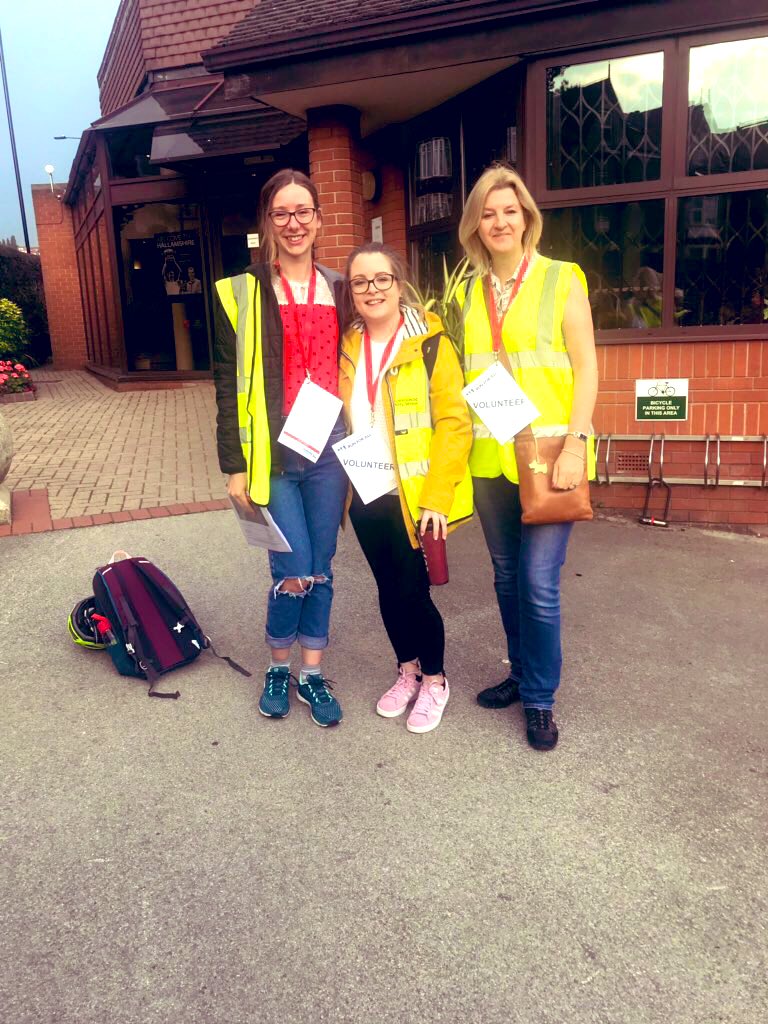 TE_ClinNeg's tweet photo. Congratulations to the #Sheffield10k runners &amp; marshals, including our own @MTHeathcote, @marthaotoole1 &amp; Suzanne Atter. Another mention to the runners at @Paces_Sheffield who are raising money for a much needed new school.

@Sheffieldis
@sheffchamber
@runforall
#ANewHomeForPaces https://t.co/qjWZqf7icy