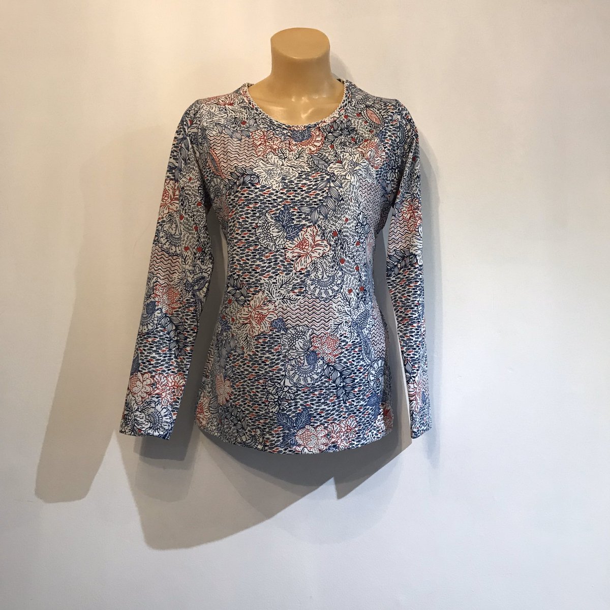 ClothingCheck's tweet photo. Can you afford to miss these gorgeous tops at just £8 in stock #leominster #herefordhour @ShopLeominster https://t.co/pcrosoHkvn