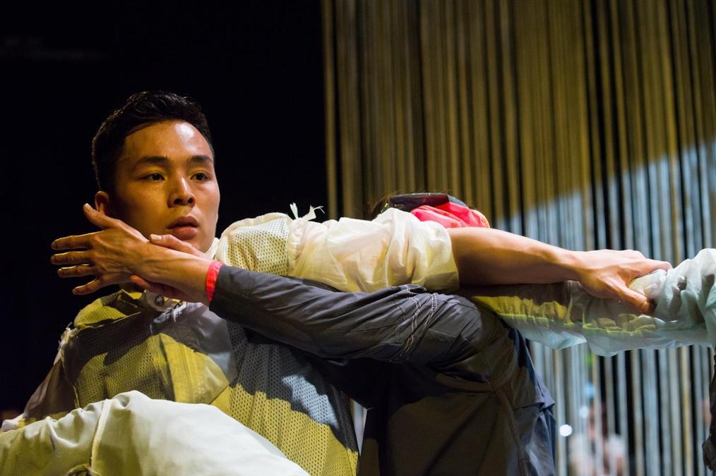 'it will come later' is performed around a constantly revolving set, ebbing and flowing with light as the six dancers push against each other in a constant flow of transformation. 
<a href="/iCoDaCo1/">iCoDaCo</a> brings their new piece to <a href="/chaptertweets/">Chapter Arts Centre</a> on 24-26 September: bit.ly/2mb3tAr