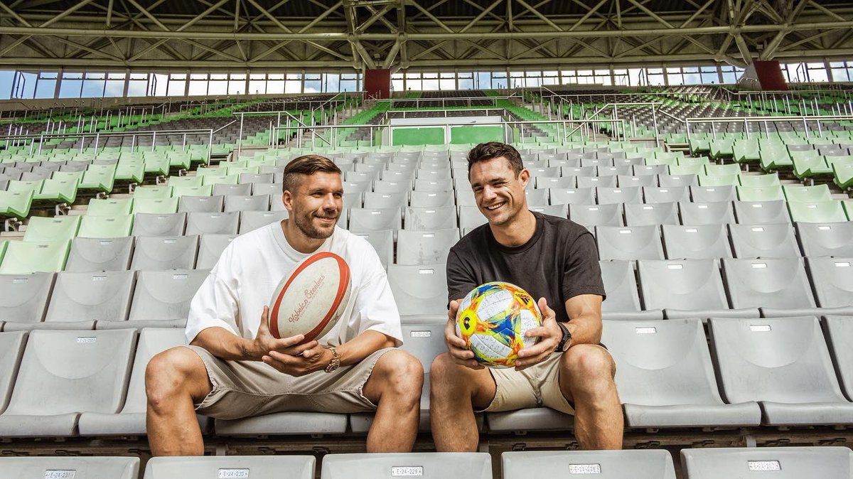 Lukas Podolski Com Two Athletes Two Powerful Left Feet Dancarter Allblacks Worldchampions Rugby Allblacks
