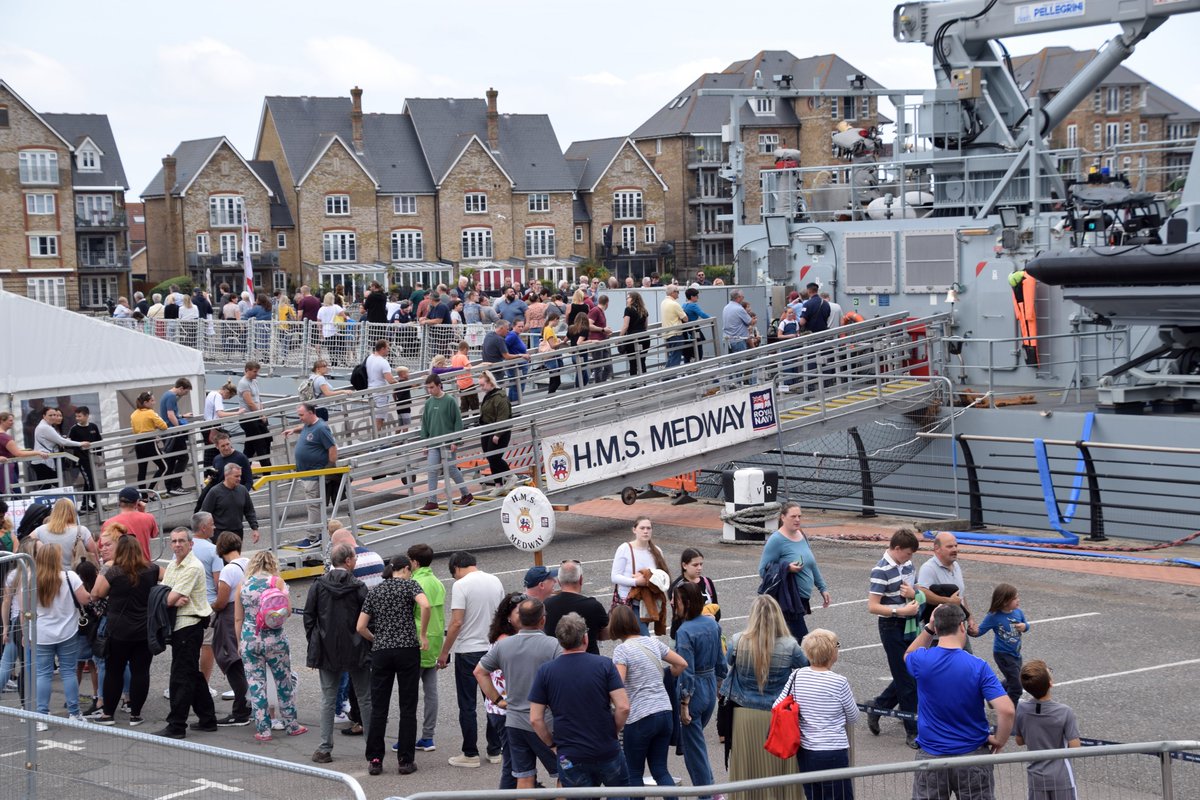 HMNBPortsmouth's tweet photo. More pictures from @HMS_Medway's visit to Chatham of the ships' company watching @TheGillsFC play, their first freedom parade, and a 'Ship Open to Visitors' weekend - which as you can see from the last photo (credit Fraser Gray) was very popular!
😀⚓ #Forwardtogether https://t.co/yeP4c0YVlc