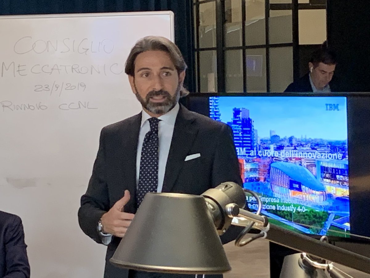 alefederferrari's tweet photo. #Competenze digitali, capacità di estrarre valore dai #dati, #cybersecurity: ecco tre aree strategiche per i #meccatronici di #Assolombarda che meritano oggi una sessione di #DesignThinking. #CloudGarage #IBMStudios @Diego_Andreis @sterebattoni https://t.co/qU2tlQ0O4V