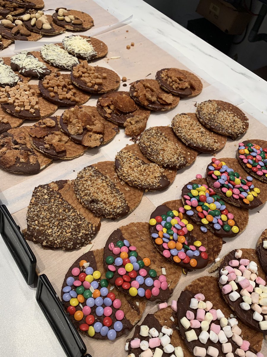vvalentinesx's tweet photo. Stroopwafels วัฟเฟิลคาราเมล หวานตาหลุด ตาหลุด จนเจ็บคอ 5555555 https://t.co/BXoBcBlHXs