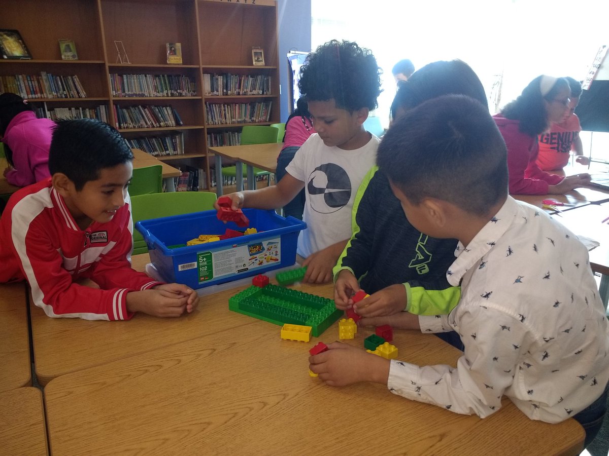hreslibrary's tweet photo. Fun things are happening in the library our last week before track out. Building the 3 houses from The 3 Little Pigs. https://t.co/JzvLTTYMp4