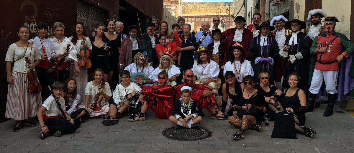 magdvd000's tweet image. Molta gent apreciada i estimada ha desgustat el nostre vermouth de producció familiar, però mai he juntat el  pregoner, el tuitaire convidat i les dames i vells
 
Gràcies #BoadaPregoner 
Gràcies @eduardboada 
Gràcies @Damesivells