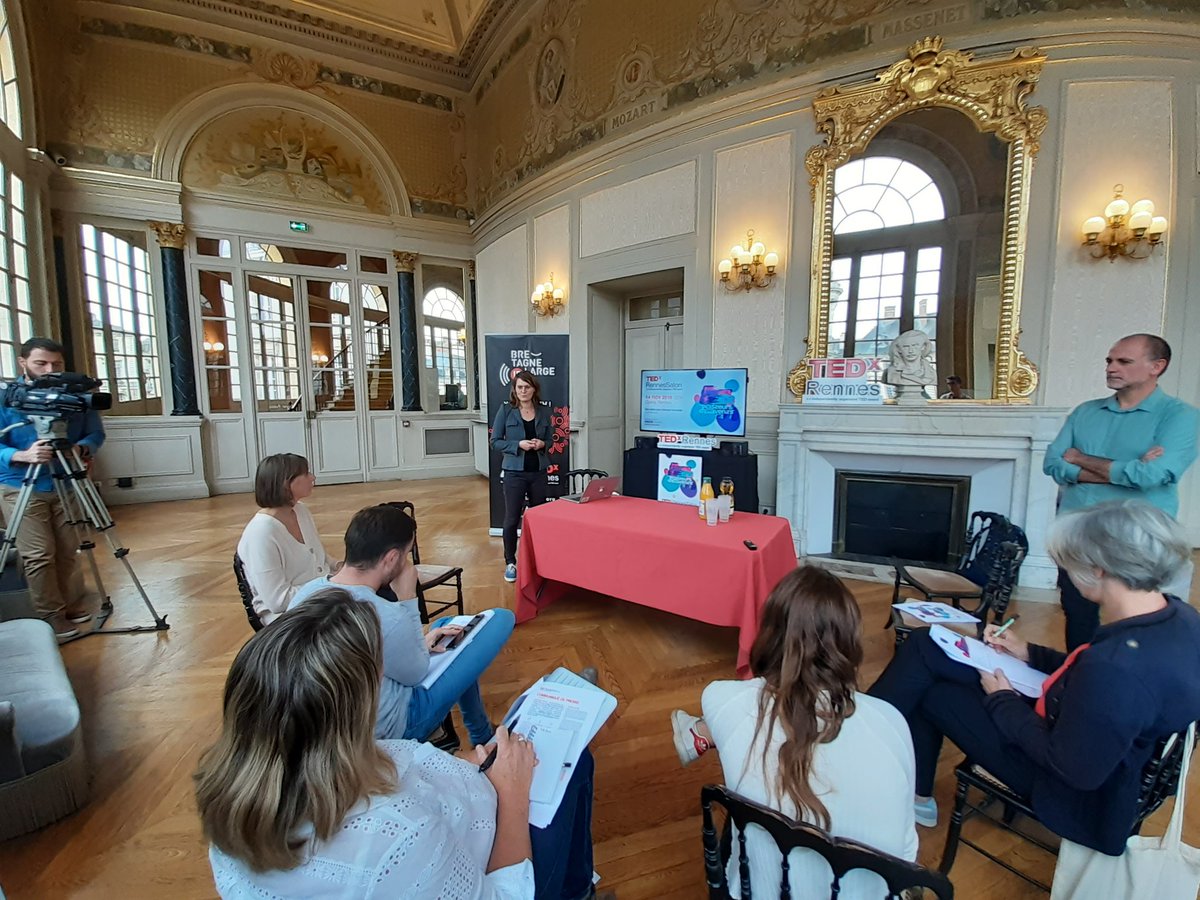 TEDxRennes's tweet photo. [Live] En direct de la conférence de presse de présentation de l'événement TEDxRennesSalon 🤩 Très heureux de dévoiler enfin tout ce qu'il y a à savoir sur ce nouveau rdv à  #Rennes autour du thème "Passeurs d'Avenirs" 👉 #tedxrennes #education #transmission https://t.co/oe3D0piiLp