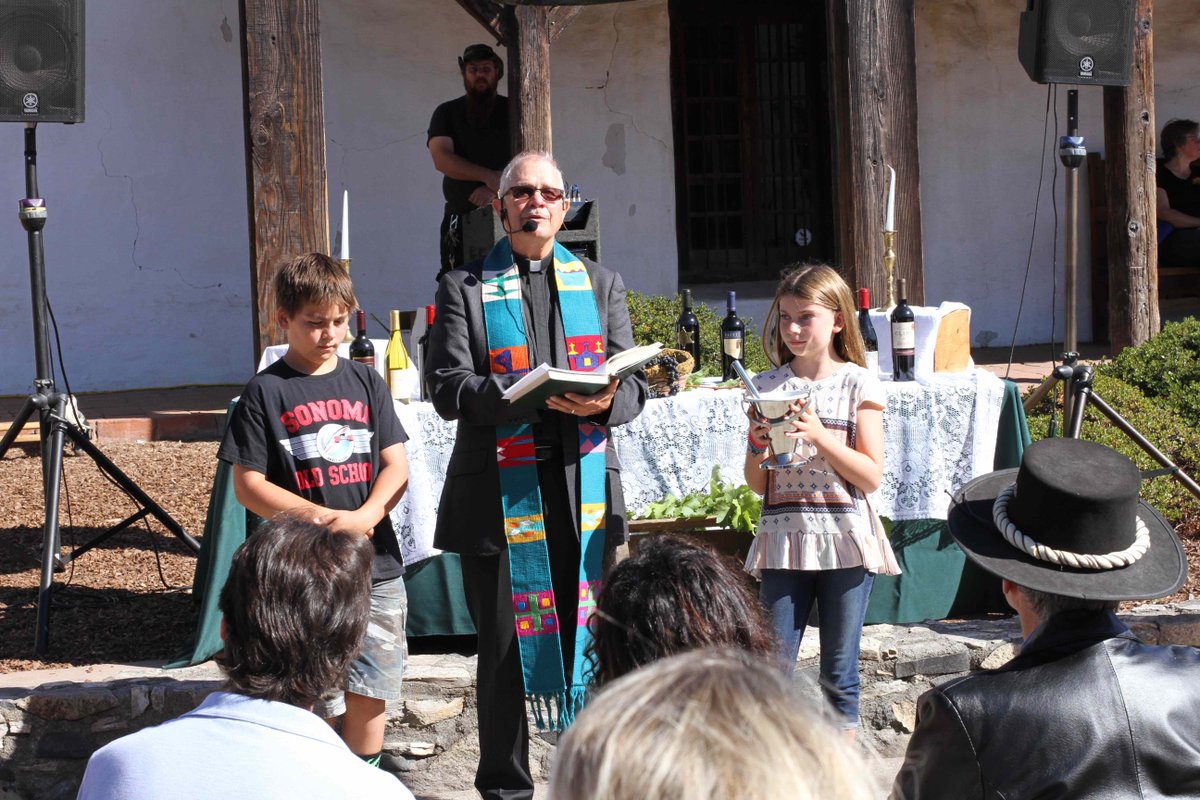 On this first day of Autumn, we look to the upcoming harvest and count the bountiful fruits of our labors. Our annual Blessing of the Grapes is an honored tradition that reminds us to be grateful for the superior fruit. #vinfest2019 #vintagefestival #grapeblessing #SonomaCounty