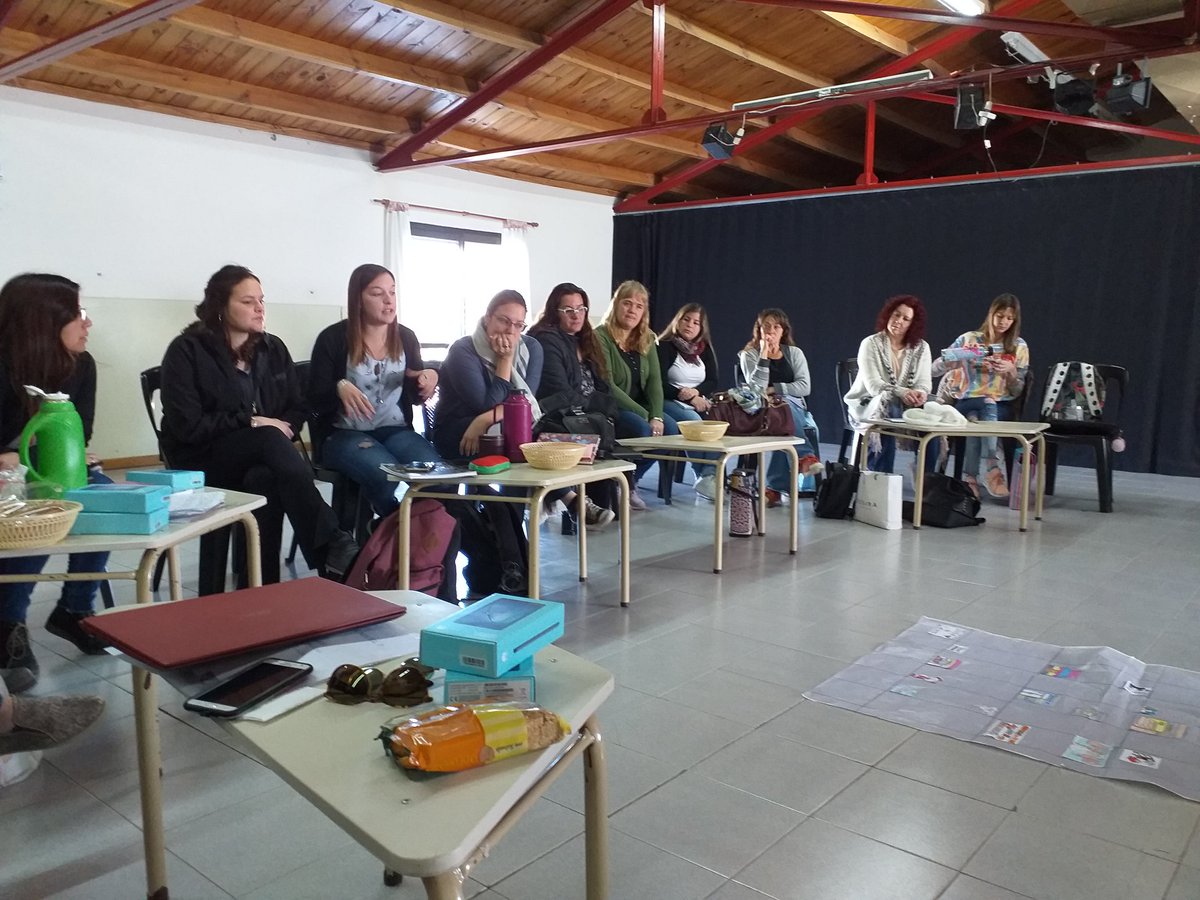 marilepel16's tweet photo. Socializando actividades de ida y vuelta y reflexionando sobre las habilidades que ponen en juego los alumnos al trabajar las primeras nociones de pensamiento computacional @CIIESanCayetano @BaheDfc @BAeducacion https://t.co/6Fqy2lfrFp
