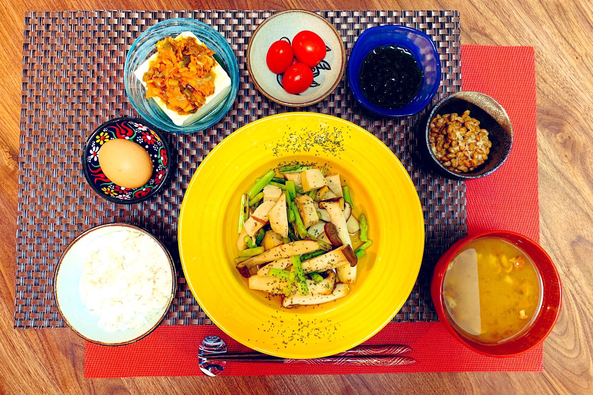 平 祐奈 𝑌𝑢𝑛𝑎 𝑇𝑎𝑖𝑟𝑎 父との2人暮らしごはん 父がスーパーに行くと大量に食材を 買ってくるので消費するのに大変 冷蔵庫にあるもので作った最近の 平飯 父といるとすごい量を作ってしまう 母のご飯が恋しい T Co Dvohjjfxsg