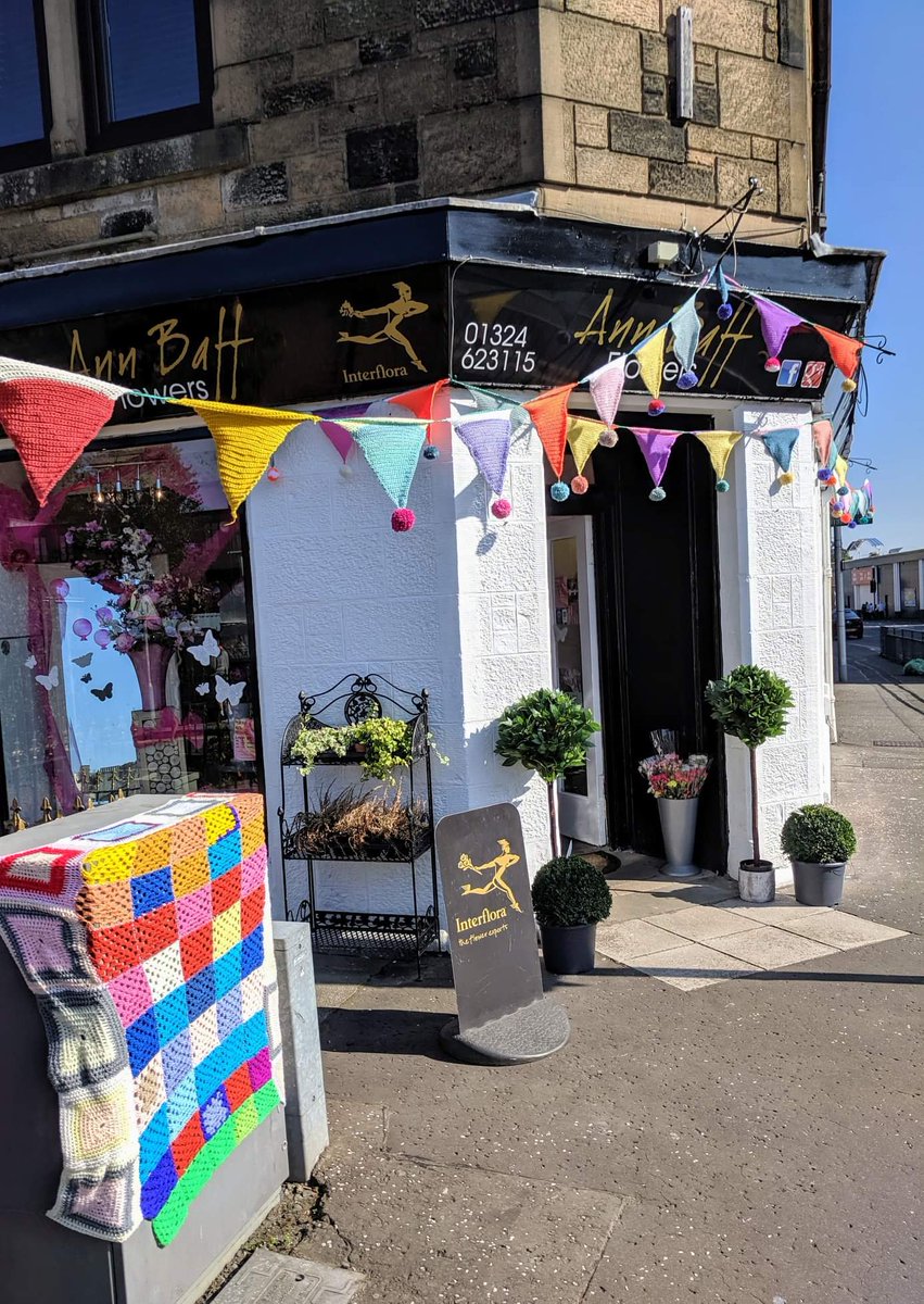 FalkirkDelivers's tweet photo. Yarn bombing in Falkirk town centre for Falkirk Arts Festival! 👩🏻‍🎨 The festival is on all this week. Check their page for events. https://t.co/qJ9ny4P3k2