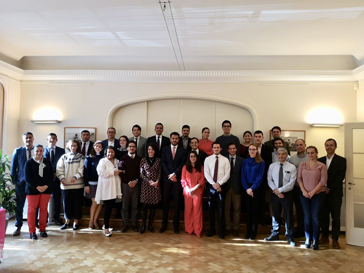 MEscaneroF's tweet photo. Al término de su comisión en Bruselas, junto con el equipo de @EmbMexBelgicaUE reconocemos la excelente labor desempeñada por @amaciaso como Encargado de nuestra Sección Consular y deseamos a él y su familia todo lo mejor en su nueva adscripción  @ConsulmexHouston https://t.co/YpJoXuAbZX