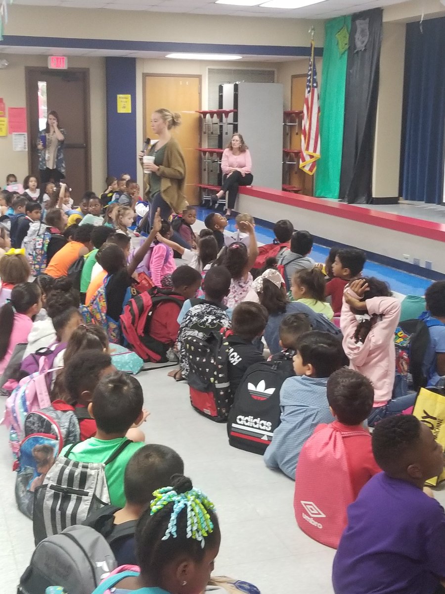 TKaicy's tweet photo. Students watch video on kindness from @TheEllenShow  and give feedback. #KindnessMatters #PirrungInspires https://t.co/GMFzDTOoqJ
