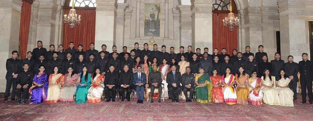 BureaucracyBuzz's tweet photo. IAS Officers of 2017 Batch call on the President.
@IASassociation @IAS_Agmut @rashtrapatibhvn #IAS2017Batch https://t.co/NIYWCkzWjL