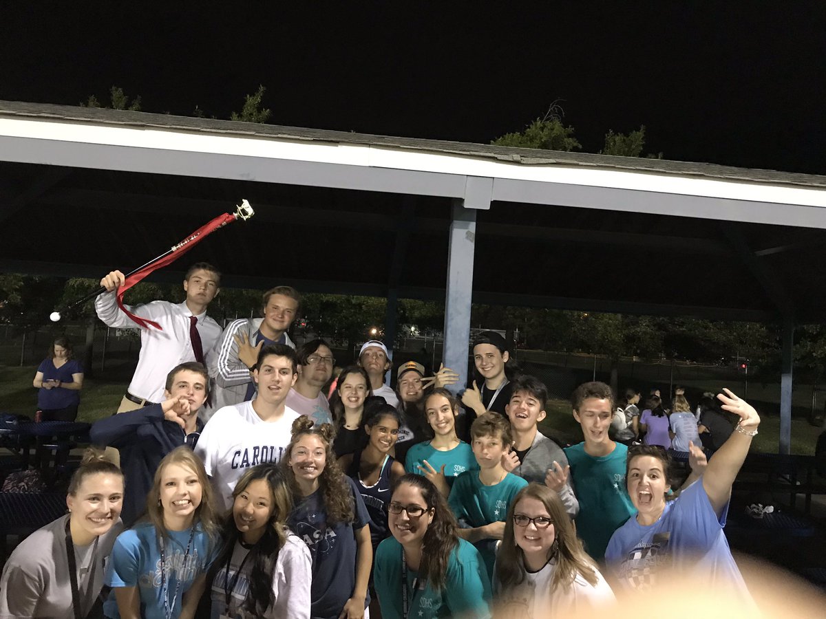 MrsDodgeSDHS's tweet photo. Homecoming game 2019 #DodgeNaumann style 🤩💙 #bestfam https://t.co/gia8DRyzgw