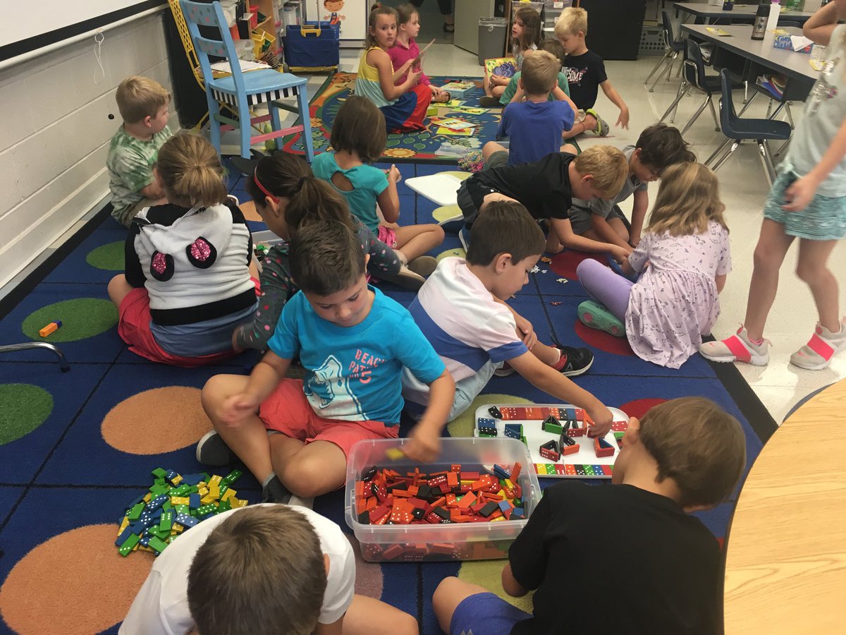 Jreamescu's tweet photo. First graders love morning choice! Spending the first few minutes of the day visiting and creating with each other leads to stronger relationships and creativity! @shutton22 @DareDolphins #SuperFirsties https://t.co/IrAUyPZENn