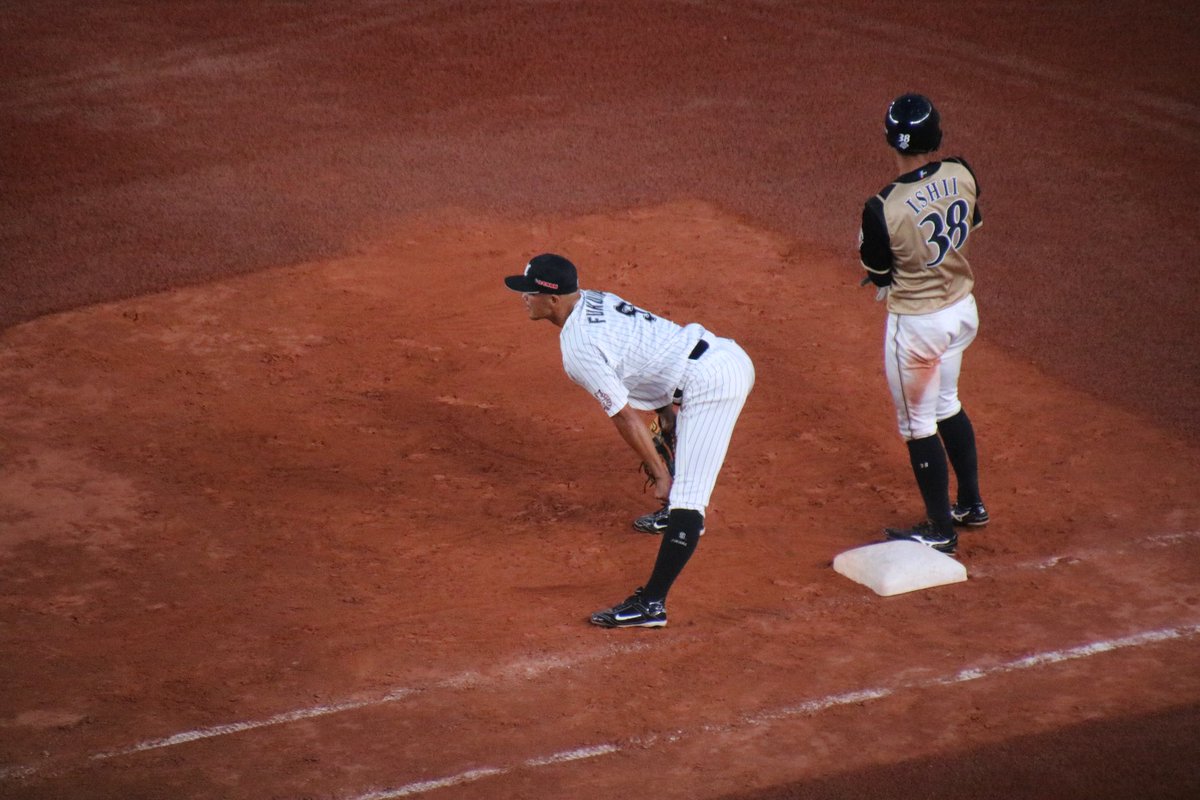 kt_phot2's tweet photo. 席は上の方だし、カメラも良くはないけどあげておきます。
本当に現地してよかった。とてもいいセレモニーでした。愛される選手、地元の誇り。屋根があったら壊れそうなほどの声量の応援。 こんな選手なかなかいないと思いました。26年間お疲れ様でしたありがとうございました。 #THAN9 #chibalotte https://t.co/5BVVOETFTy